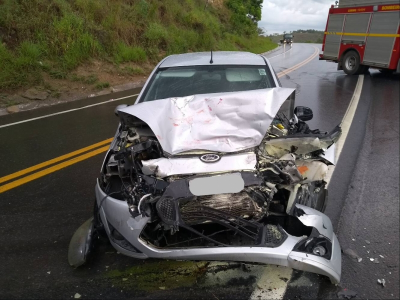 Três ficam feridos em  acidente entre Formiga e Campo Belo